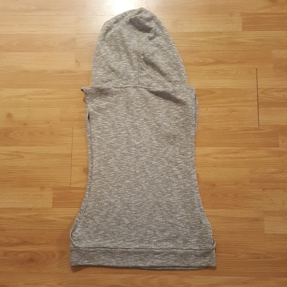 Forever 21 sleeveless, hooded pull over - Picture 2 of 6